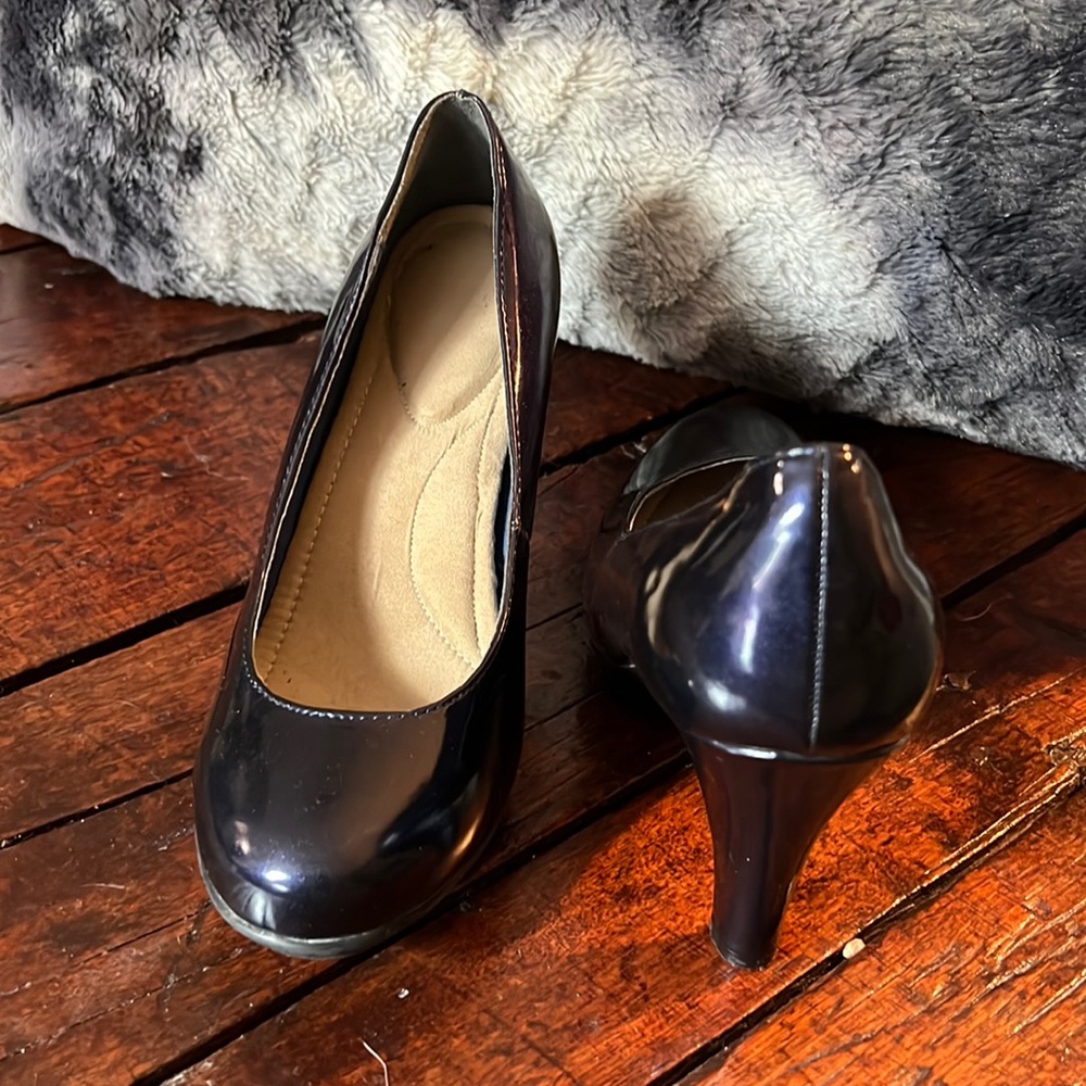 Very gently used platform navy patent pumps